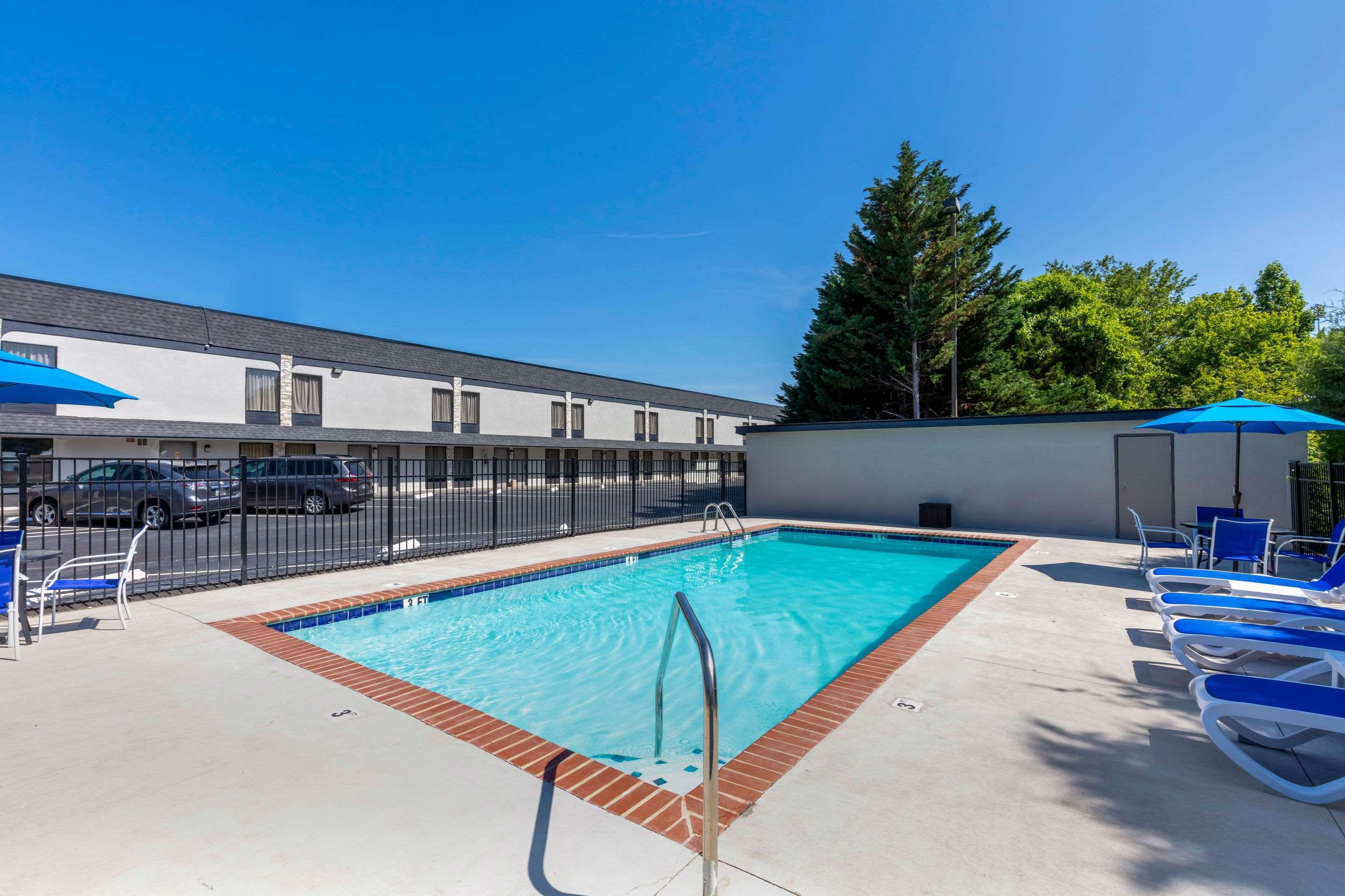 Quality Inn Cleveland Exterior photo
