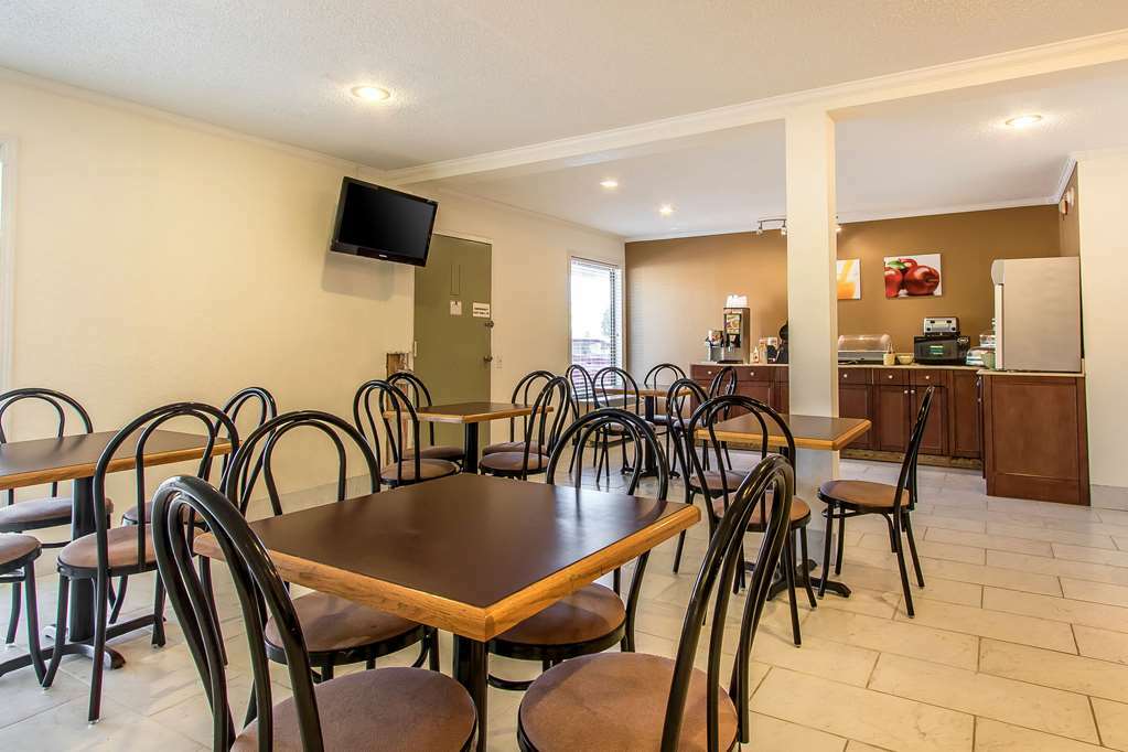 Quality Inn Cleveland Restaurant photo