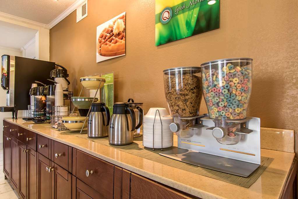 Quality Inn Cleveland Restaurant photo